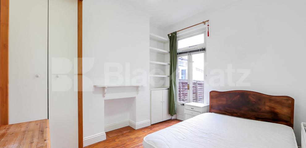 			LET , 5 Bedroom, 1 bath, 1 reception House			 Trundleys Road , Surrey Quays